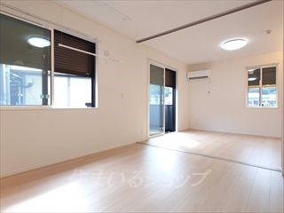 広島市安佐北区三入１丁目のアパートの設備|室内物干し・シャッター雨戸・ダウンライト・照明あり