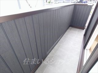 広島市安佐北区三入１丁目のアパートのバルコニー