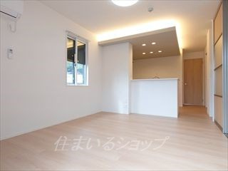 広島市安佐北区三入１丁目のアパートの居間・リビング|エアコン・照明器具付き