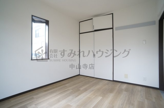 カーサ宝塚東の洋室