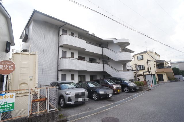 カーサ宝塚東の駐車場