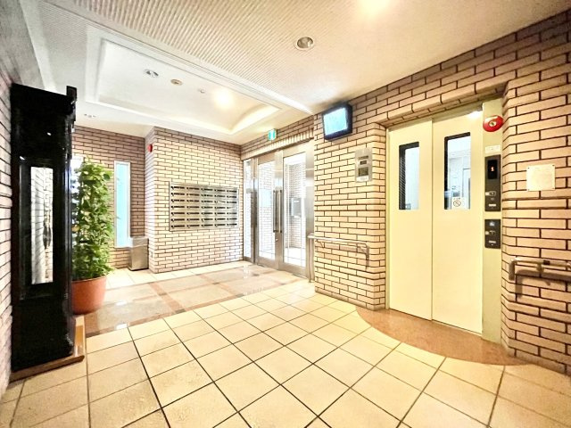 カステッロはなふさ長居のエントランス