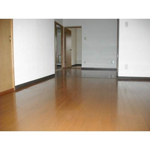 グランドゥール須田の洋室