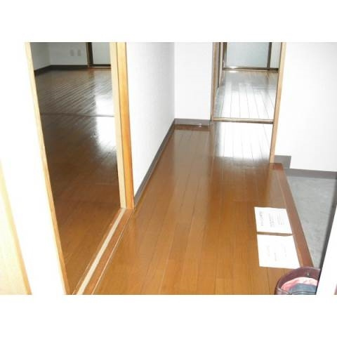 グランドゥール須田の玄関