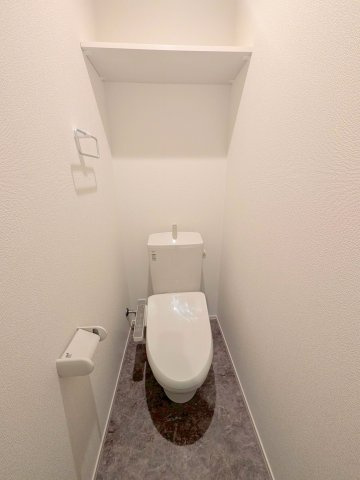 ヴィオリラⅡの玄関|★大きな階段下収納★