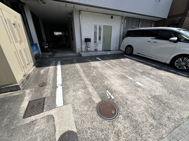 コーポラス城北の駐車場