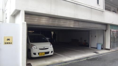 福岡市中央区赤坂３丁目の賃貸マンションの駐車場