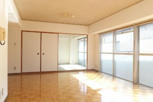 福岡市中央区赤坂３丁目の賃貸マンションの居間・リビング