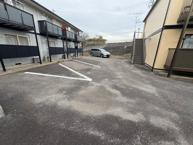 ハイツＫＴＹIIIの駐車場