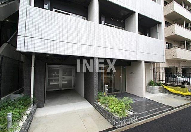 横浜市西区中央１丁目の賃貸マンションのエントランス