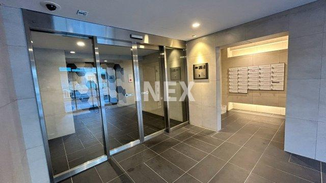 横浜市西区中央１丁目の賃貸マンションのエントランス