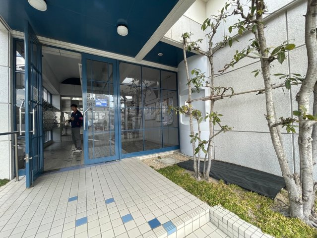 ユニハイム東灘のエントランス