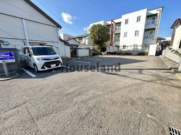 フォーチュネイト吹屋の駐車場