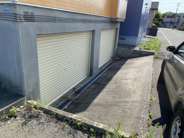 アティック美園の駐車場
