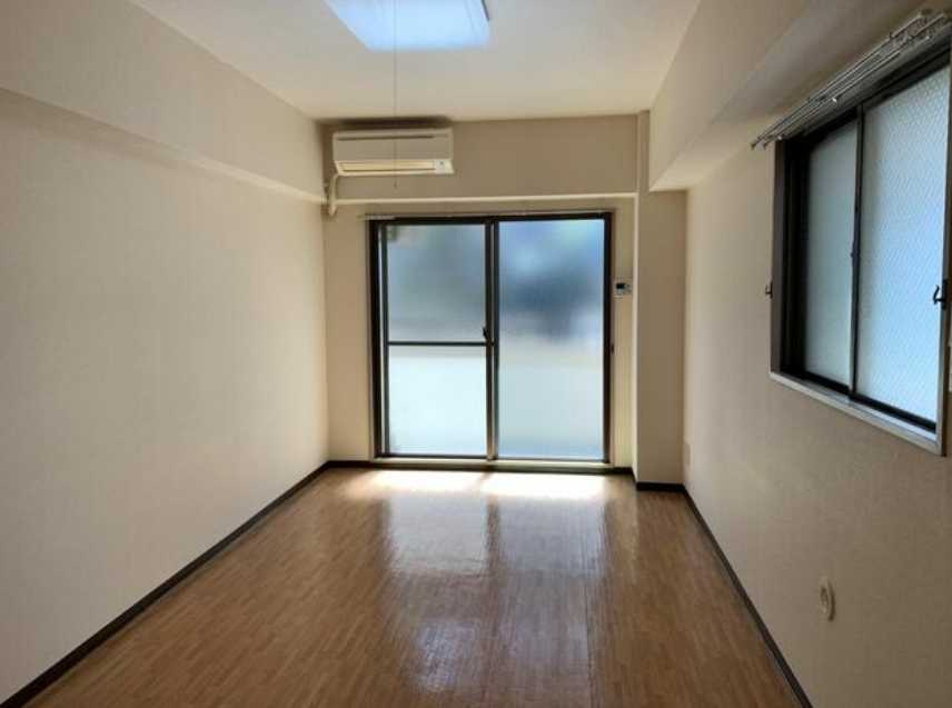 メゾン新町　南西角部屋　外観タイル貼り　駅近の居間・リビング