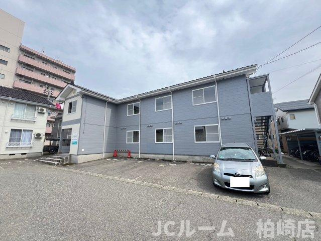 柏崎市穂波町のアパートの駐車場