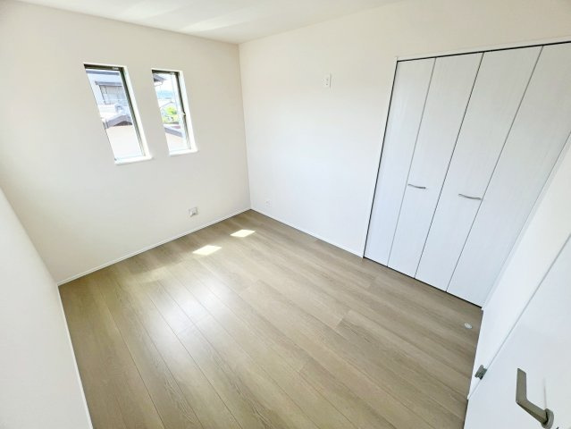 島田市中溝町　新築住宅の洋室