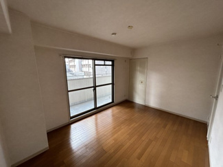 【洋室】 | ドムール長居 | 7畳の綺麗な洋室です！