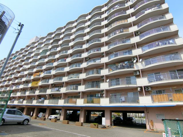 狭山レークハイツ2号館の外観