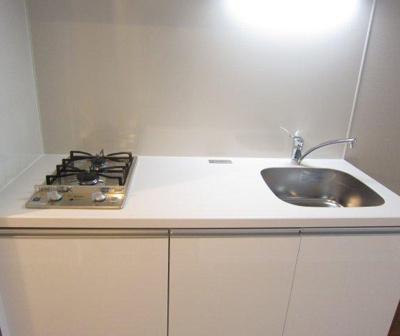 【キッチン】 | プラウドフラット東中野 | 2口コンロのシステムキッチン。