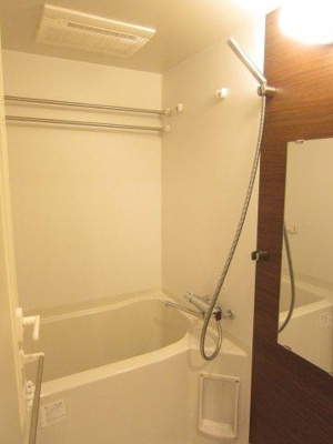 【浴室】 | プラウドフラット東中野 | 浴室乾燥機付きバス。