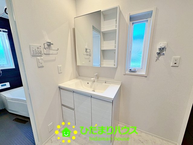 羽生市中岩瀬　中古一戸建て　の独立洗面台