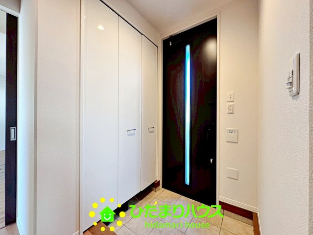 羽生市中岩瀬　中古一戸建て　の玄関