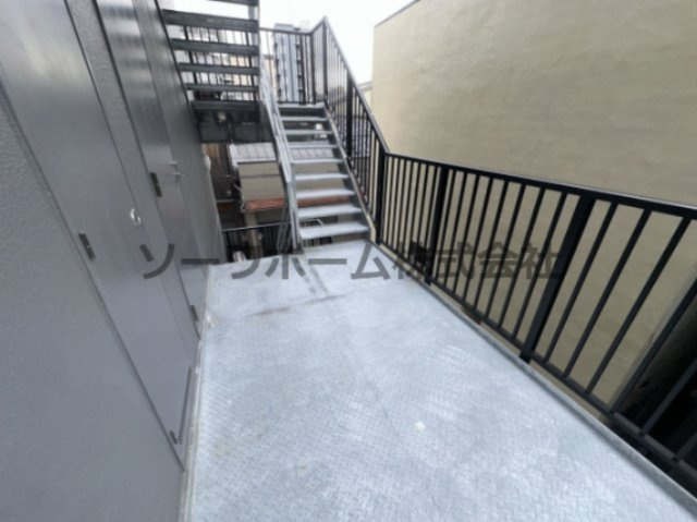 NODE京都のその他共用部分|建物南側に非常階段がございます。