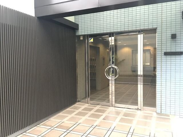 フラタニティ赤羽のエントランス