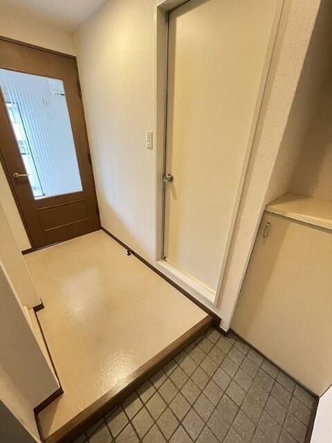 フラタニティ赤羽の玄関