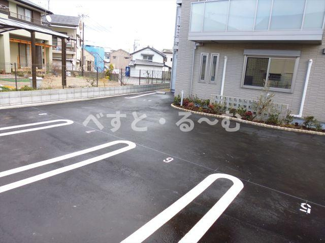maison sentier メゾンサンティエールの駐車場