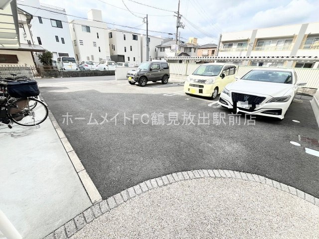ラフィーネ徳庵の駐車場