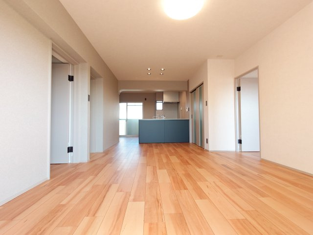 下和白住宅の居間・リビング|【リノベーション仕様】洗練されたお洒落なデザイン空間！ＬＤＫ１６帖、洋室４部屋、収納豊富です♪