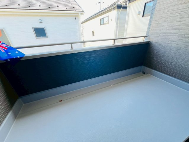 【Livele Garden】　久喜市菖蒲　第２　全2邸のバルコニー|〇１号棟　バルコニー〇
広々インナーバルコニー！屋根付きのインナーバルコニーなら、急な雨でも安心♪共働きのご夫婦にもおすすめです（＾＾）
2026年3月撮影