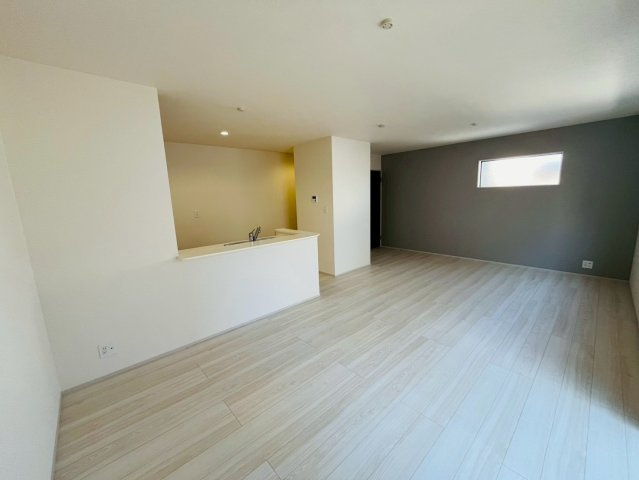 【Livele Garden】　久喜市菖蒲　第２　全2邸の居間・リビング|〇１号棟　リビング〇
広々LDK20帖！広い空間でゆったりとした時間を過ごすことができます♪
2026年3月撮影