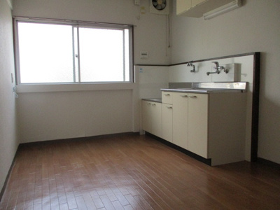 【居間・リビング】 | 光ハイツ | 窓がある明るいリビングです