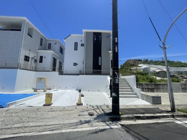 糸満市兼城（全2棟）の外観|B号棟　並列駐車2台可♪