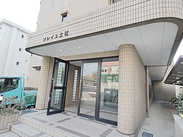 ソレイユ上社のエントランス|落ち着いたエントランスです