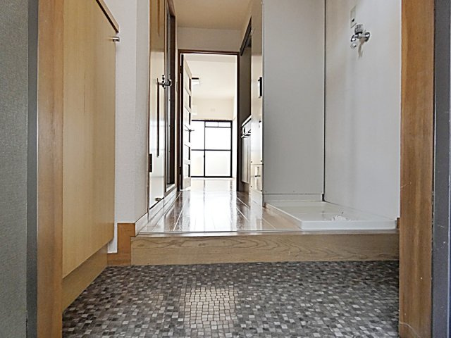 ソレイユ上社の玄関|落ち着いた玄関です