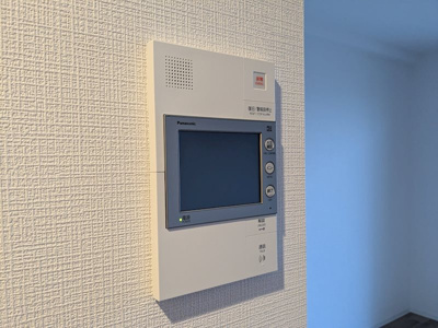 【セキュリティ】 | エスリード ザ・グレア大阪 | モニター付きインターホンです