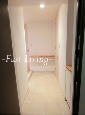 HOUSE岩本町の玄関