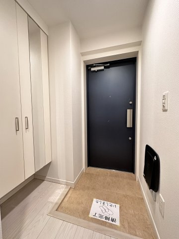 【玄関】シャーメゾン神戸(旧J-cubeKOBE(ジェイキューブコウベ)) 
