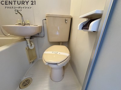 浴室内にトイレがあります☆
