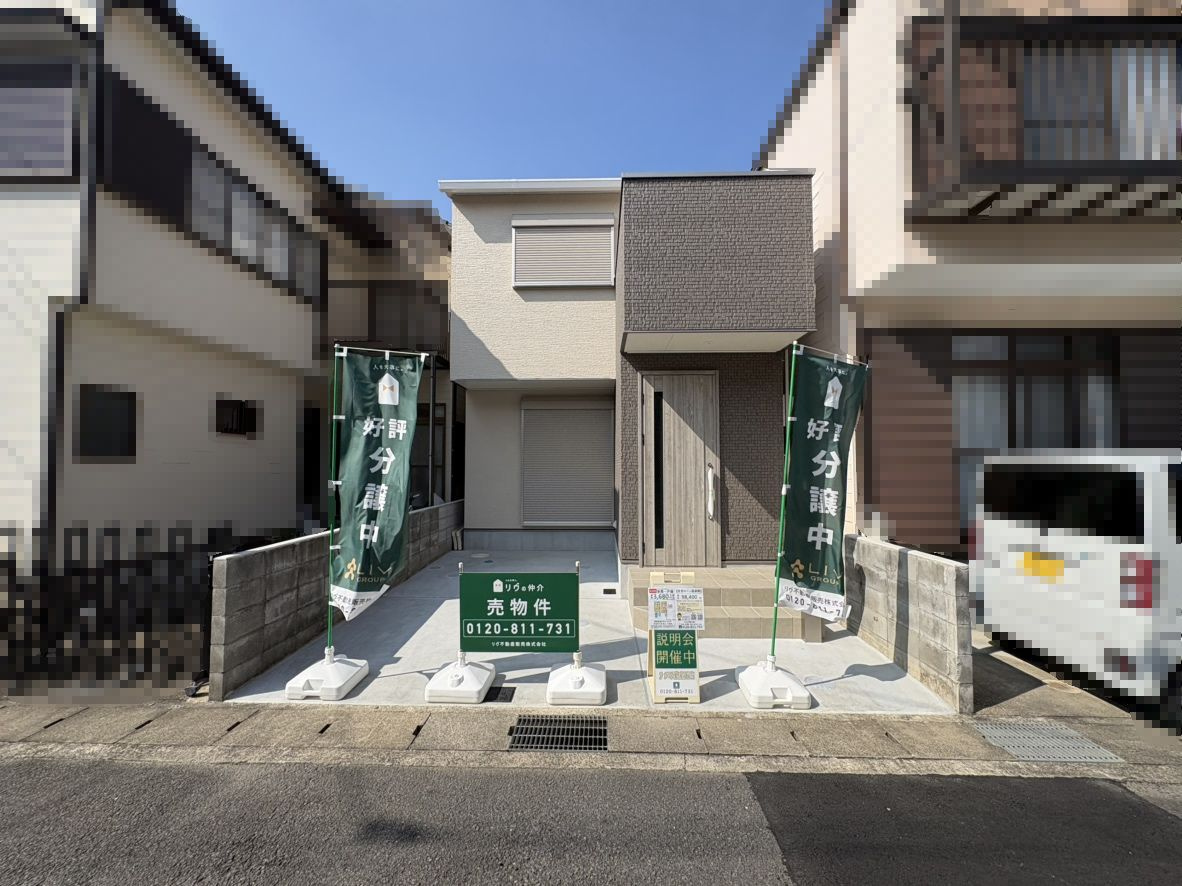 【価格改定】長岡京市久貝2丁目　　の前面道路含む現地写真|土地面積：約21.78坪、前道：私道幅員約6ｍ南側間口約5.3ｍ。