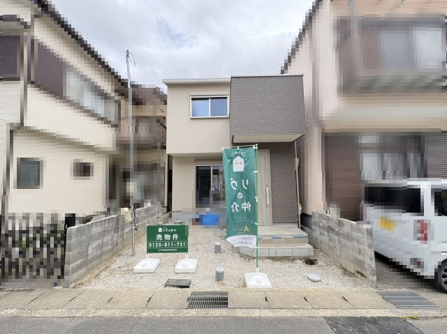 京都府長岡京市久貝2丁目の前面道路含む現地写真|建物詳細についてご説明可能です。
お気軽にお問い合わせください！