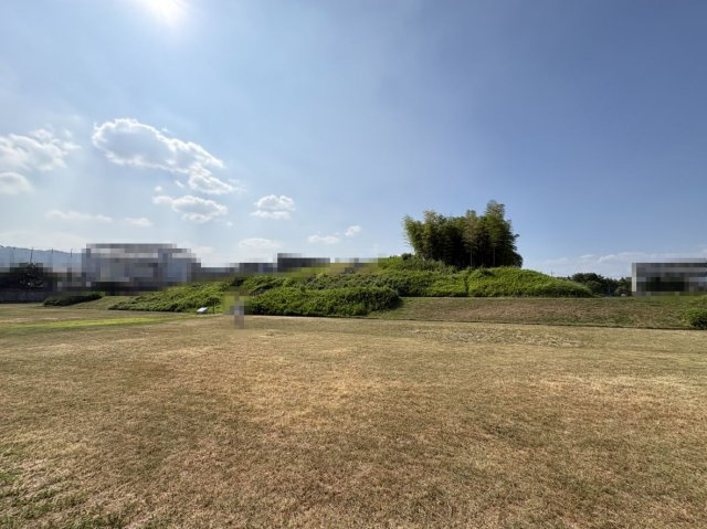 【価格改定】長岡京市久貝2丁目　　のその他|恵解山古墳公園からの景色。緑が綺麗で開放感がございます！
全長 約128mの古墳です。