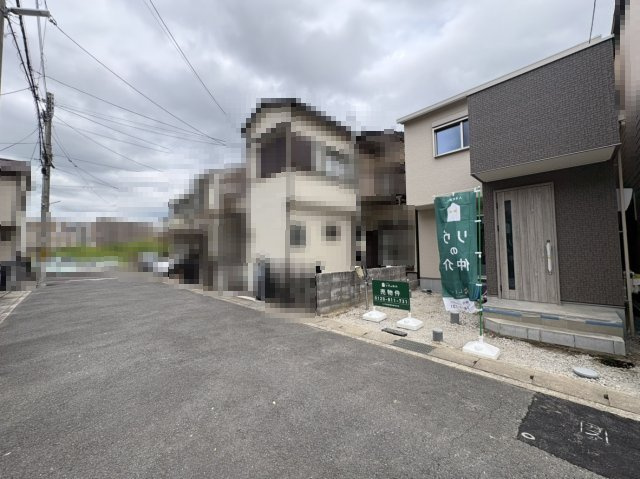 京都府長岡京市久貝2丁目の前面道路含む現地写真|第一種住居地域。住宅地としての落ち着きと、生活施設の充実を両立したエリアです。
ライフスタイルの変化に寄り添った建物です。