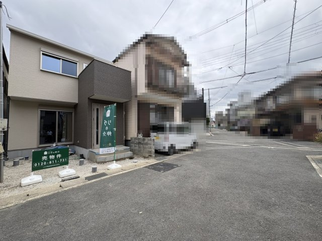 京都府長岡京市久貝2丁目の前面道路含む現地写真|土地面積：約21.78坪、前道：私道幅員約6ｍ南側間口約5.3ｍ。
スーパー・コンビニ等お買い物施設が充実しております！