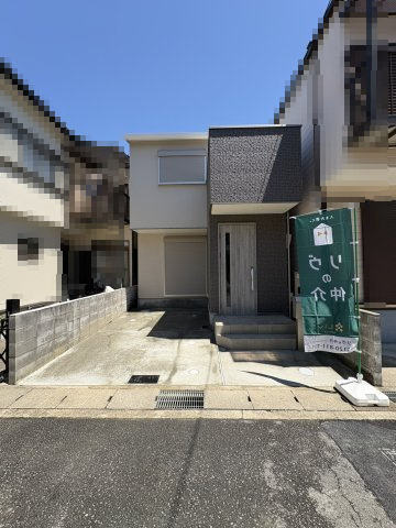 【価格改定】長岡京市久貝2丁目　　の外観|シャッター付きの窓で防犯面も安心です◎