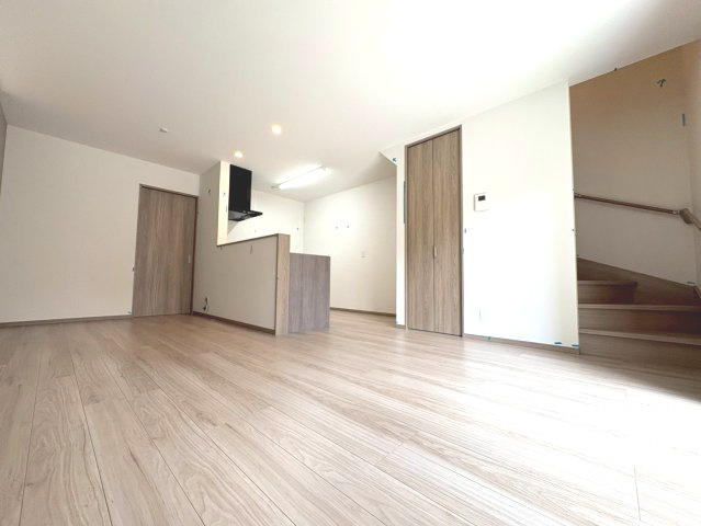 京都府長岡京市久貝2丁目の居間・リビング|LDK（約14.7帖）
ご家族でゆったりお過ごしいただけます。